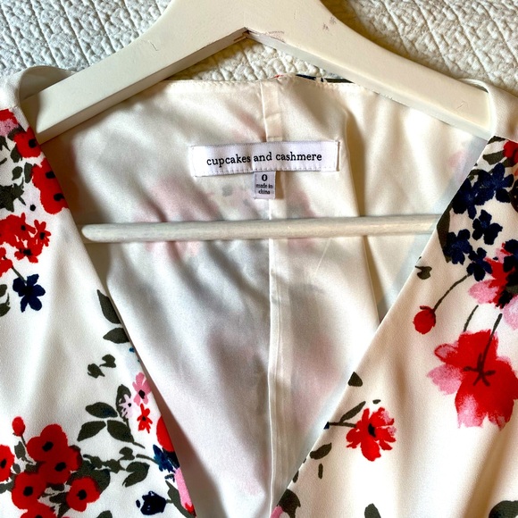 Cupcakes and Cashmere Floral Romper - Picture 4 of 7